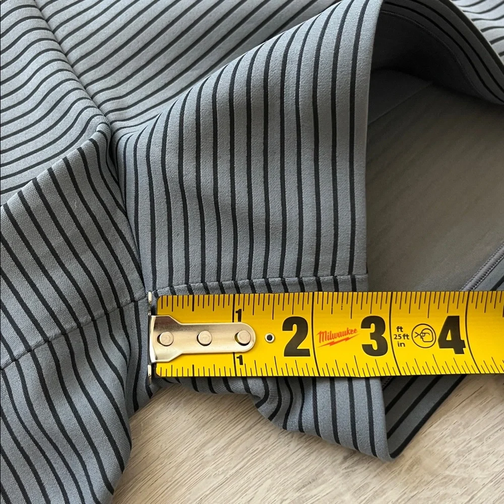 Lululemon‎ Shaped Short Stripe 3” in Sterling Athleisure Workout Yoga Womens 6